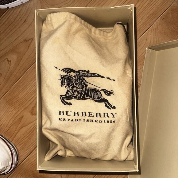 BURBERRY Metallic Gold Quilted Leather Heels Pumps EU 40 Dust Cover & Shoe Box - Picture 6 of 8